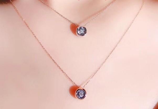 Donut Diamond Pendent in 18K Gold | Elliot Jewelry