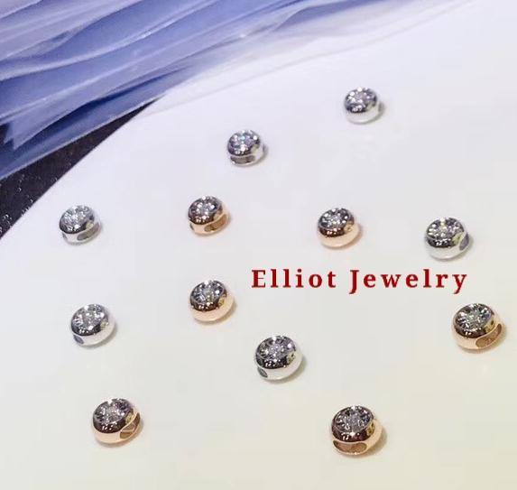 Donut Diamond Pendent in 18K Gold | Elliot Jewelry