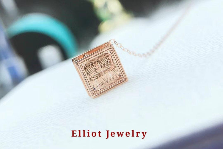 Diamond Pendent in 18K Gold | Elliot Jewelry